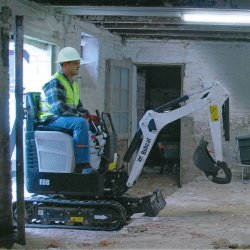 C - Escavatore E10 Bobcat